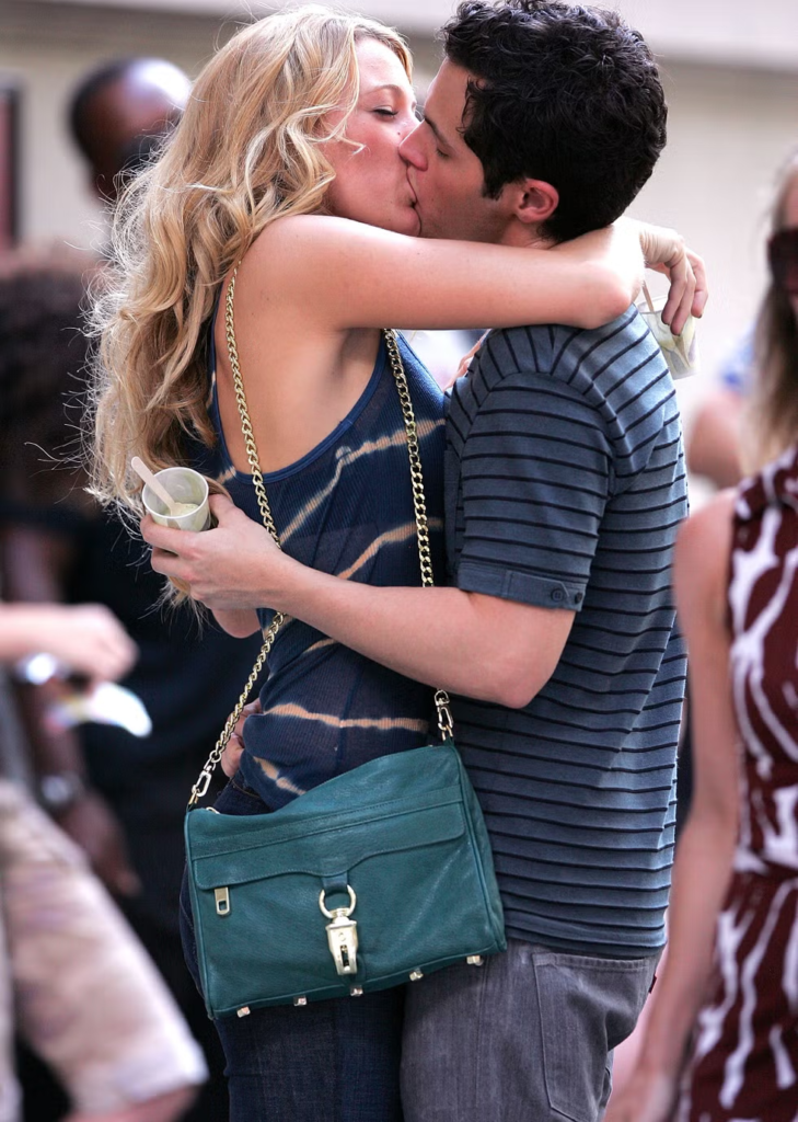 Blake Lively and Penn Badgley kissing