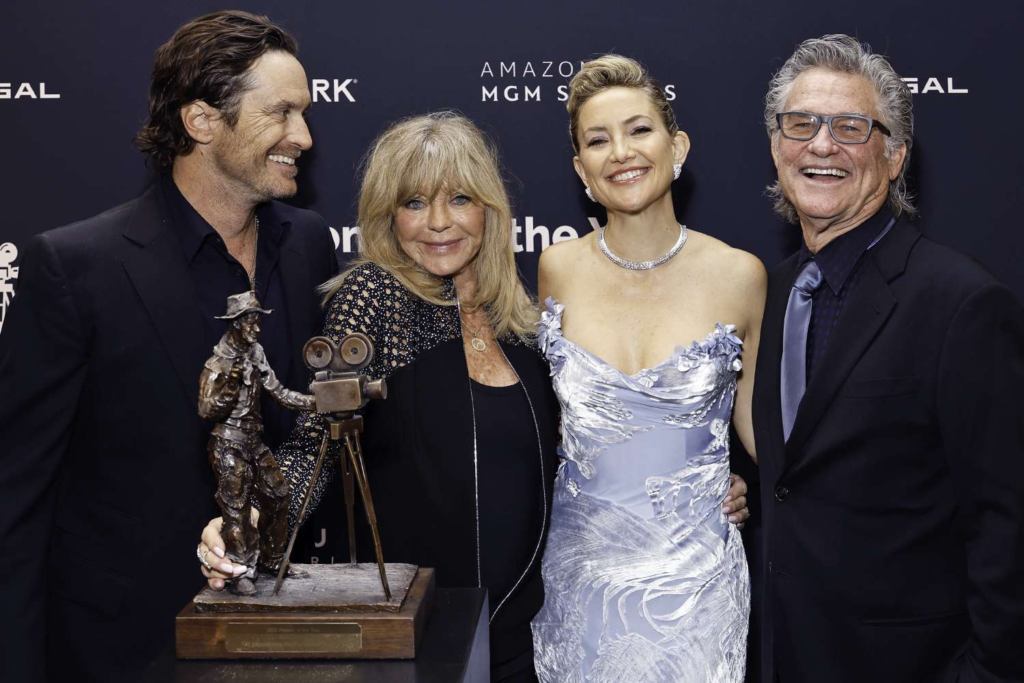 Goldie Hawn and Kurt Russell with their kids
