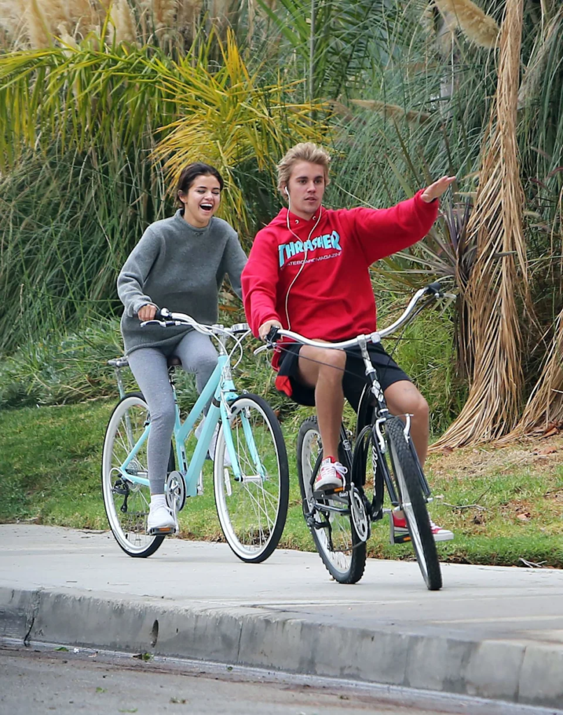 Selena Gomez and Justin Bieber riding bikes