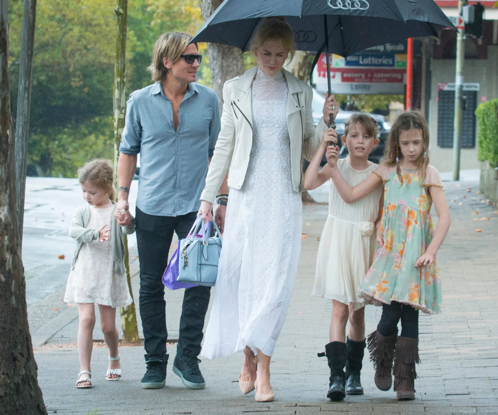 Nicole Kidman and Keith Urban with their kids