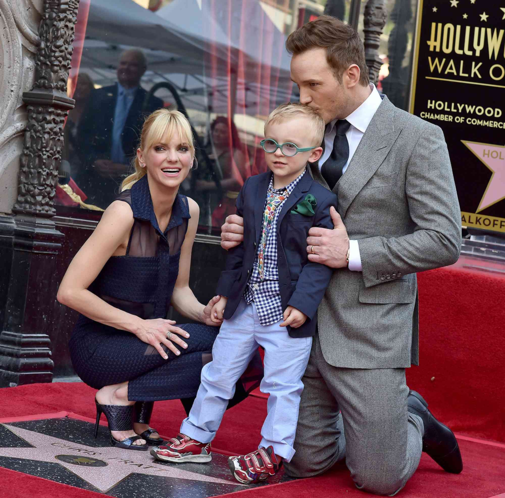 Anna Faris and Chris Pratt with their son
