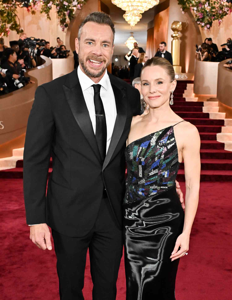Kristen Bell and Dax Shepard at an event