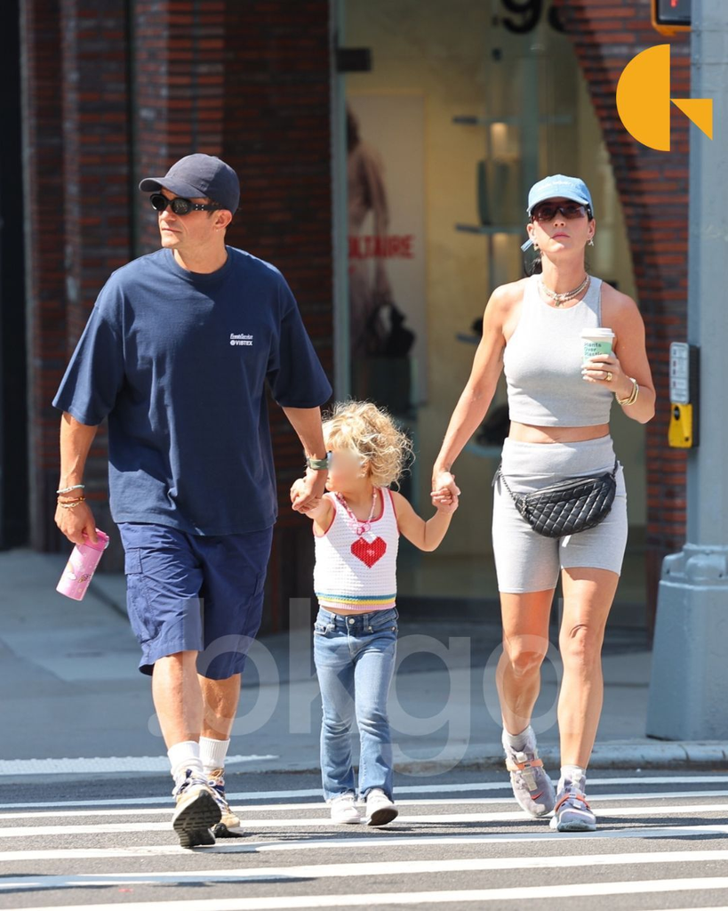 Katy Perry and Orlando Bloom with their kid