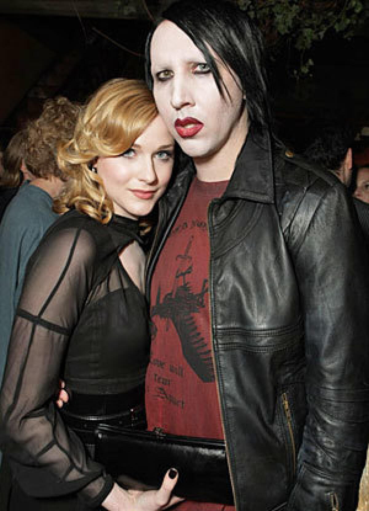 Marilyn Manson and Evan Rachel Wood hugging